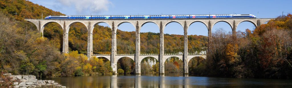 TGV (French High Speed Train) on a water bridge Source: https://commons.wikimedia.org/wiki/File:SNCF_TGV_Duplex_Cize-Bolozon.jpg